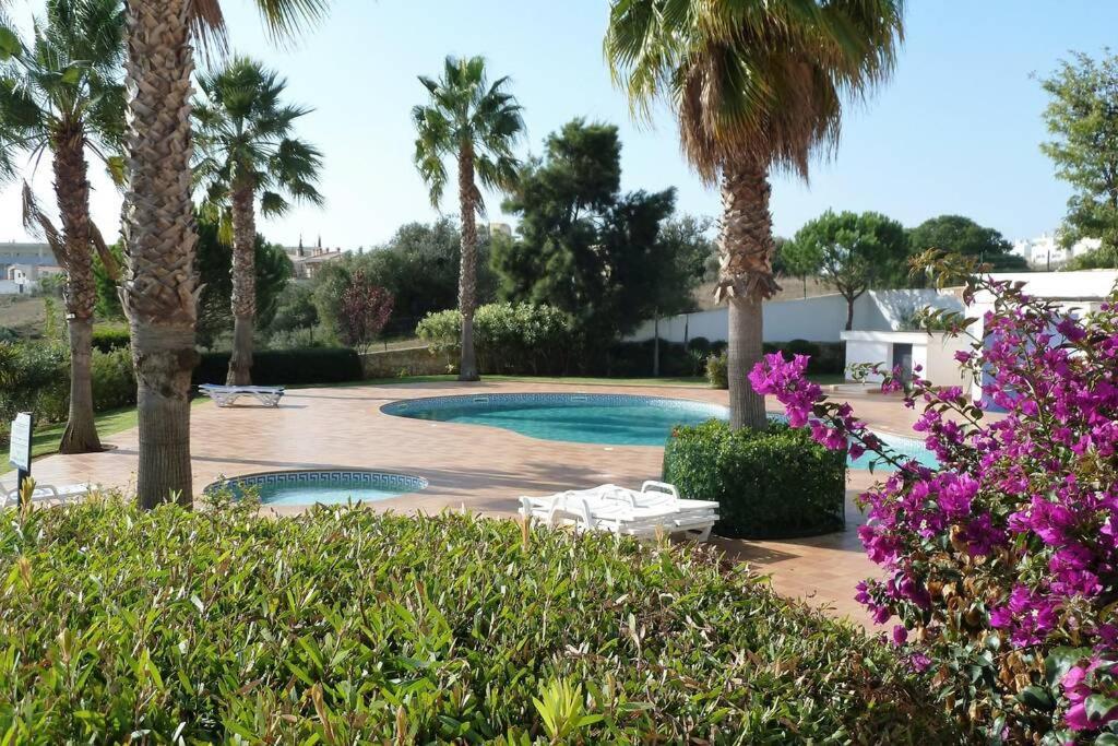 לאגוּ‏ש Great 2 Bedroom Apartment With Communal Pool מראה חיצוני תמונה