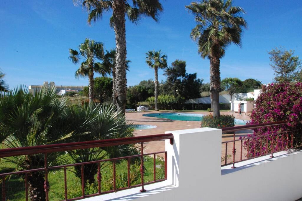 לאגוּ‏ש Great 2 Bedroom Apartment With Communal Pool מראה חיצוני תמונה